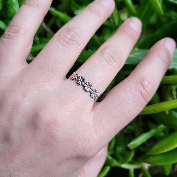 New Dainty Silver Flower Ring Band & Toe Ring - Picture 2 of 7